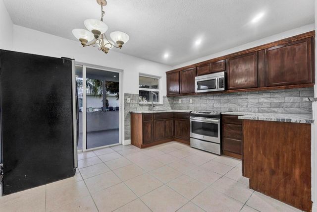 7005 NW 66th Ter, Tamarac, FL 33321