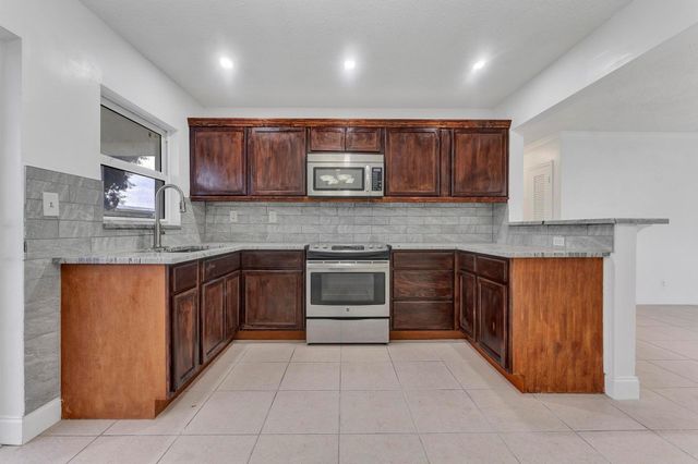 7005 NW 66th Ter, Tamarac, FL 33321
