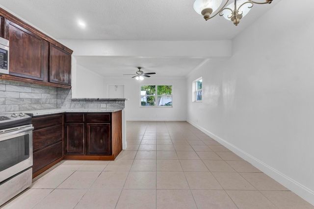 7005 NW 66th Ter, Tamarac, FL 33321