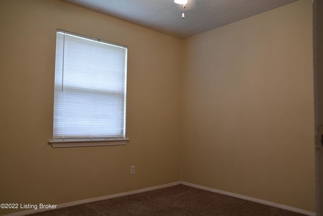 11408 Center Hill Ct, Louisville, KY 40241