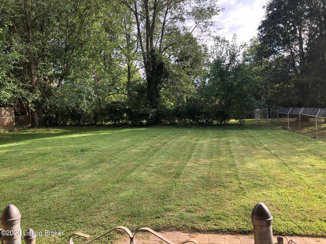11408 Center Hill Ct, Louisville, KY 40241