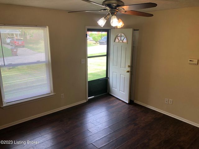 11408 Center Hill Ct, Louisville, KY 40241