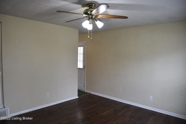 11408 Center Hill Ct, Louisville, KY 40241