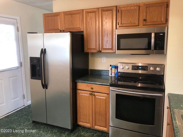 11408 Center Hill Ct, Louisville, KY 40241
