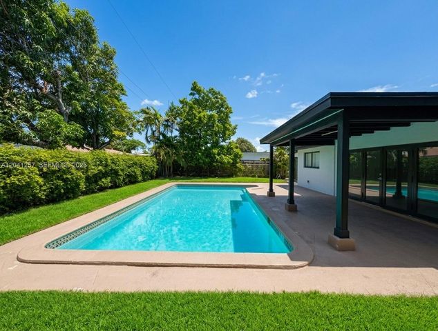 19700 NE 11th Place, Miami, FL 33179