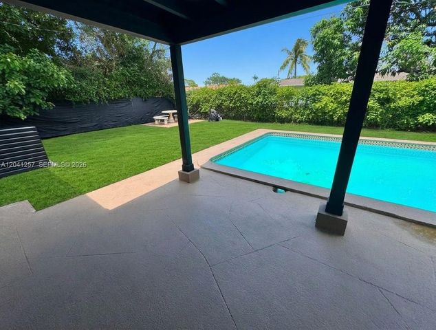 19700 NE 11th Place, Miami, FL 33179