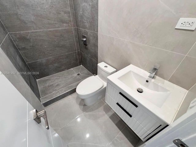 19700 NE 11th Place, Miami, FL 33179