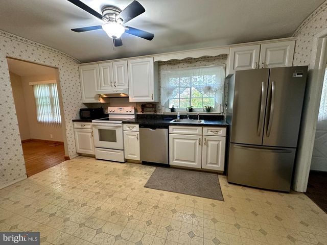 379 HARRISON AVE, West Berlin, NJ 08091