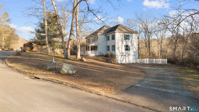 2 Greenwood Lane, Guilford, CT 06437