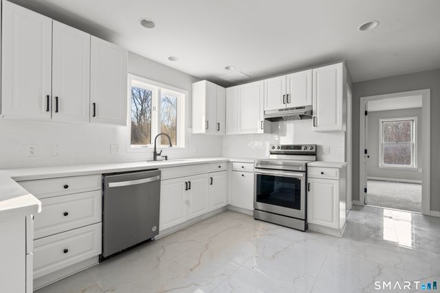 2 Greenwood Lane, Guilford, CT 06437