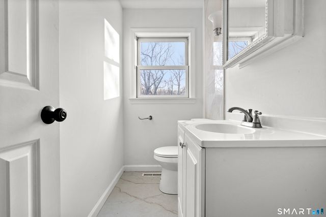 2 Greenwood Lane, Guilford, CT 06437