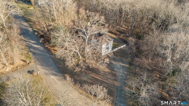 2 Greenwood Lane, Guilford, CT 06437