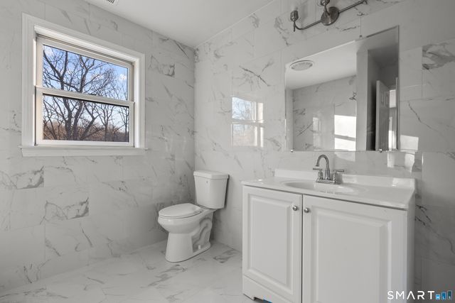 2 Greenwood Lane, Guilford, CT 06437