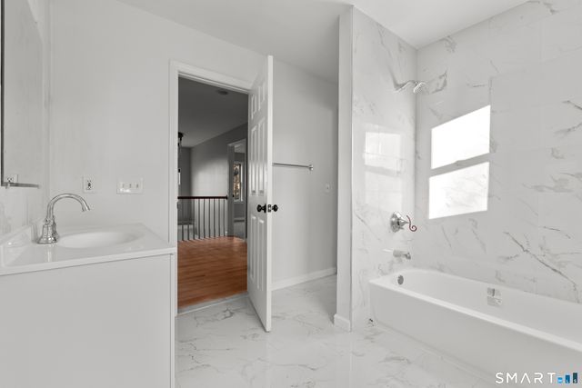 2 Greenwood Lane, Guilford, CT 06437