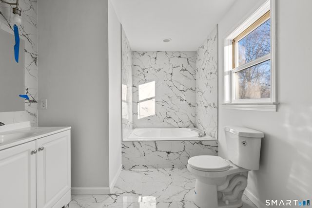 2 Greenwood Lane, Guilford, CT 06437