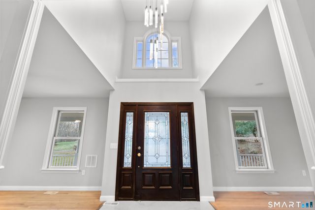 2 Greenwood Lane, Guilford, CT 06437