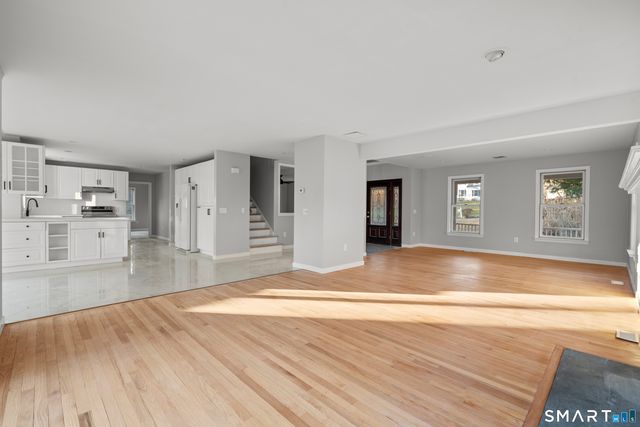 2 Greenwood Lane, Guilford, CT 06437