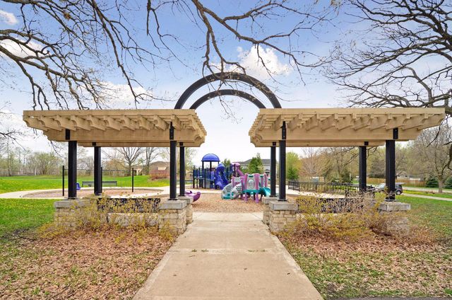 1504 Traymore Road, Hopkins, MN 55305