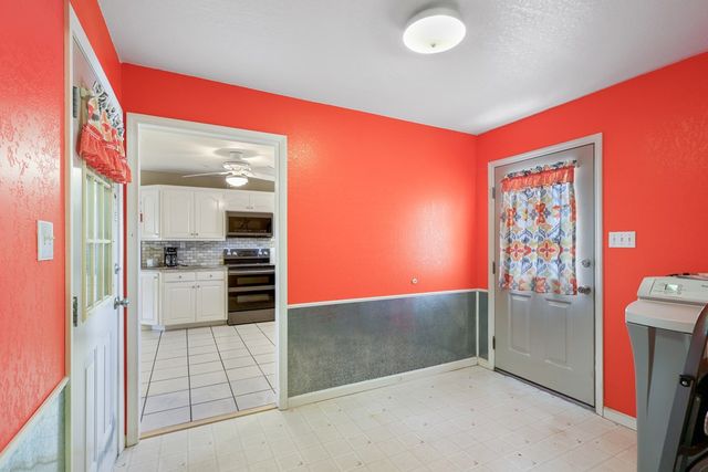 402 W Court Ave, Fort Davis, TX 79734