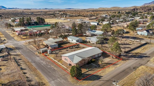 402 W Court Ave, Fort Davis, TX 79734