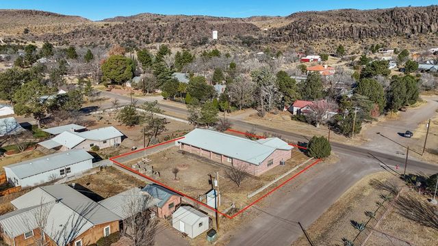 402 W Court Ave, Fort Davis, TX 79734