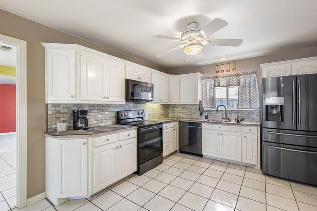 402 W Court Ave, Fort Davis, TX 79734