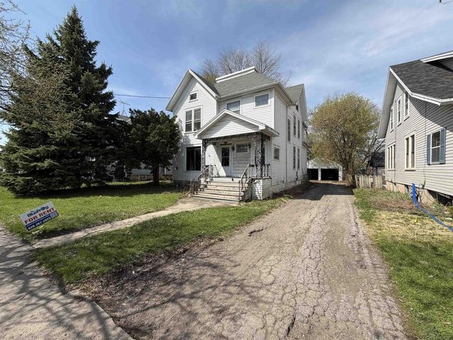 60-62 Tayco Street, Menasha, WI 54952