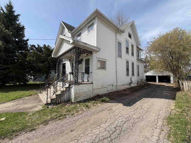 60-62 Tayco Street, Menasha, WI 54952