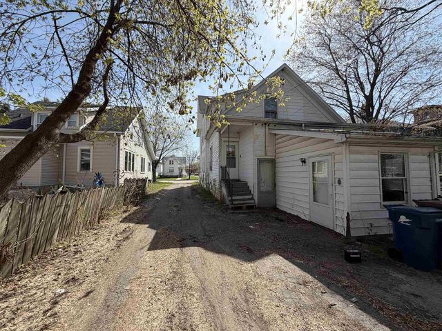 60-62 Tayco Street, Menasha, WI 54952