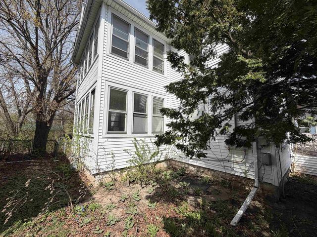 60-62 Tayco Street, Menasha, WI 54952