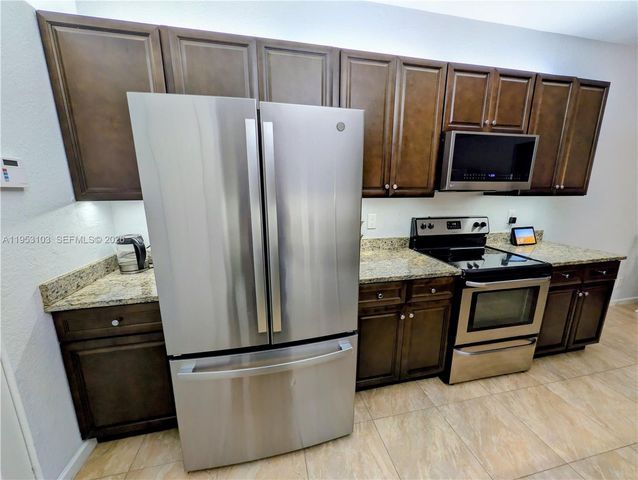 3561 Forest Hill Blvd 80, Palm Springs, FL 33406