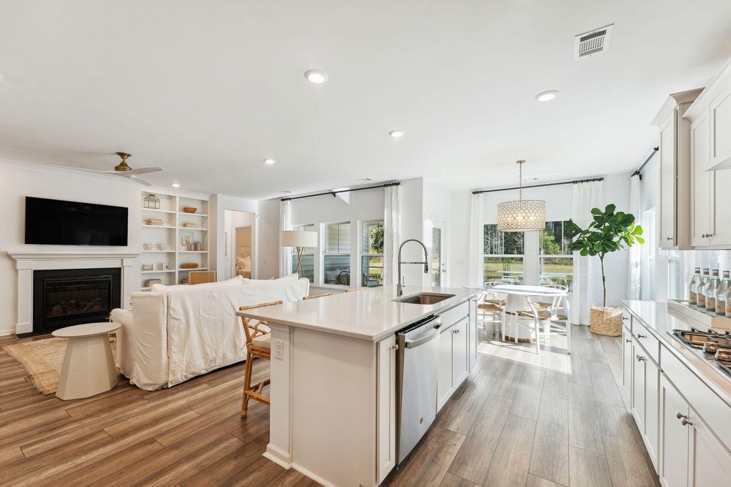 Image 11 of property listing at 1642 Locals Street, Summerville, SC 29485