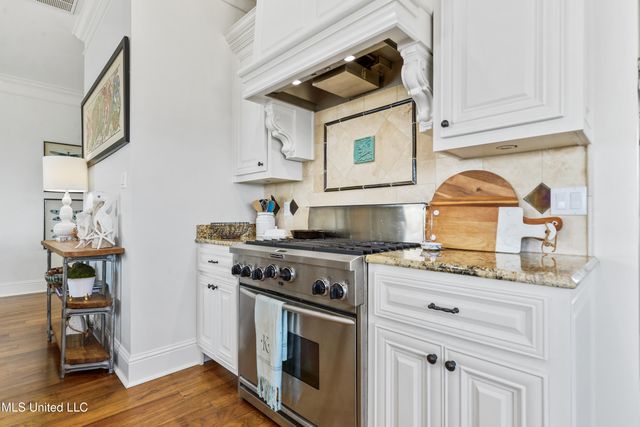 6619 Belle Fontaine Drive, Ocean Springs, MS 39564