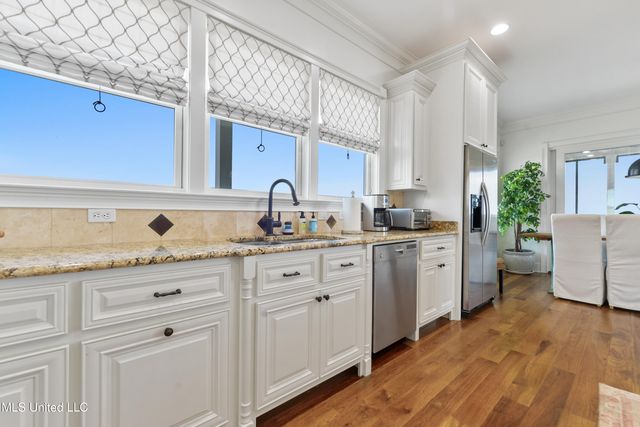 6619 Belle Fontaine Drive, Ocean Springs, MS 39564