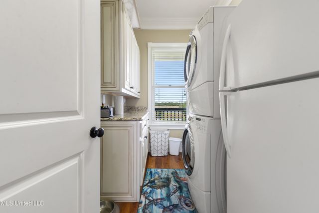 6619 Belle Fontaine Drive, Ocean Springs, MS 39564