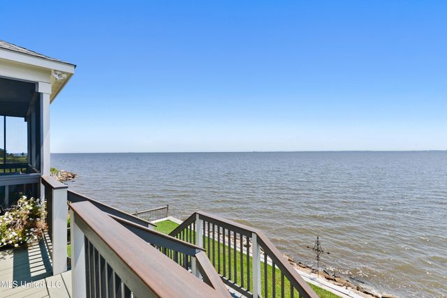 6619 Belle Fontaine Drive, Ocean Springs, MS 39564