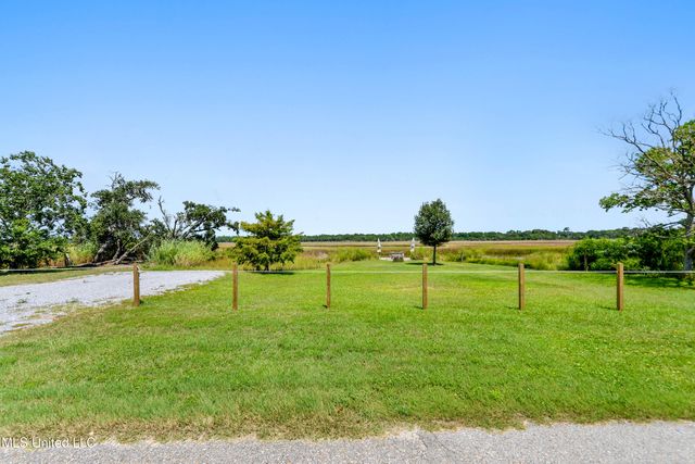 6619 Belle Fontaine Drive, Ocean Springs, MS 39564