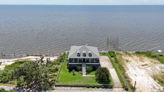 6619 Belle Fontaine Drive, Ocean Springs, MS 39564