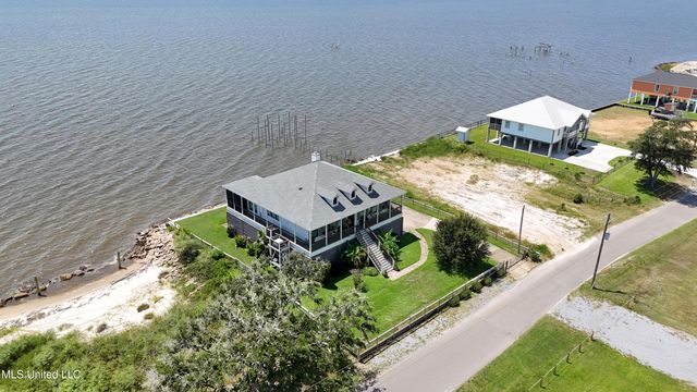 6619 Belle Fontaine Drive, Ocean Springs, MS 39564