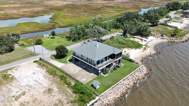 6619 Belle Fontaine Drive, Ocean Springs, MS 39564