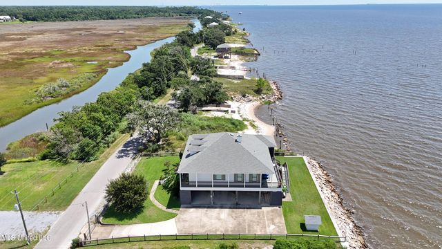 6619 Belle Fontaine Drive, Ocean Springs, MS 39564