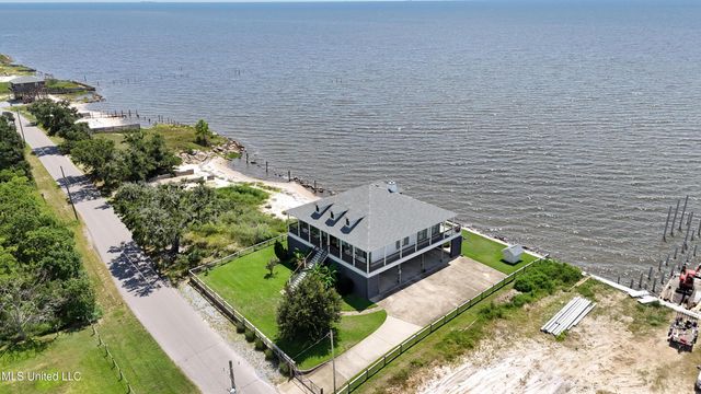 6619 Belle Fontaine Drive, Ocean Springs, MS 39564