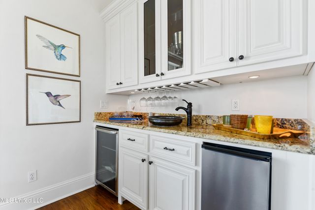 6619 Belle Fontaine Drive, Ocean Springs, MS 39564