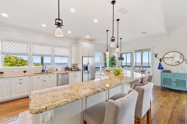 6619 Belle Fontaine Drive, Ocean Springs, MS 39564