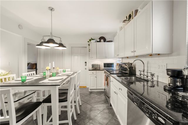 33 Marsh Street, Newport, RI 02840