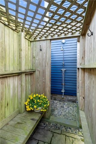 33 Marsh Street, Newport, RI 02840