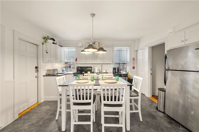 33 Marsh Street, Newport, RI 02840