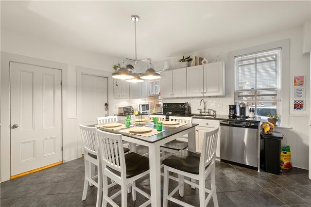 33 Marsh Street, Newport, RI 02840