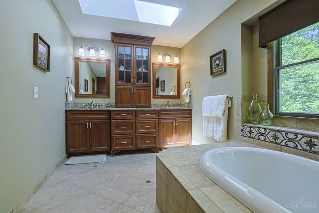 10708 Weatherstone Court, Symmes Twp, OH 45140