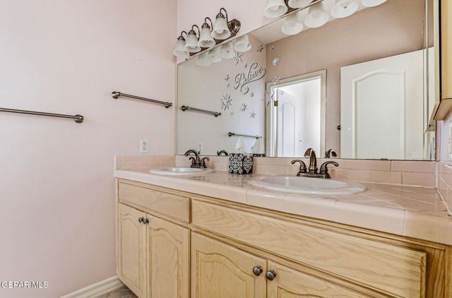 851 VIA ALEGRE Lane, El Paso, TX 79912